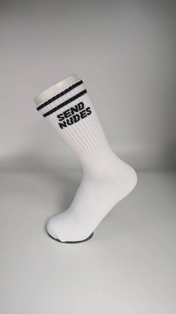 Envoyer Des Chaussettes Nues Saisei